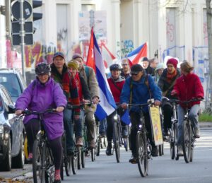 Volkert Ohm beim Fahrrad-Korso gegeg die US-Blockade gegen Cuba