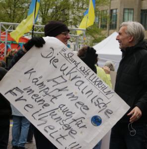 2025-04-19-Oma-HB-gmvIMG 0477-Gegendemonstranten